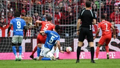Bayern joga mal e s&oacute; empata com Hoffenheim, mas Dortmund ajuda e sofre empate dram&aacute;tico do Stuttgart