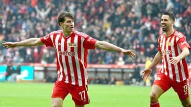 Union Berlim se recusa a desistir do sonho do t&iacute;tulo e detona o Stuttgart