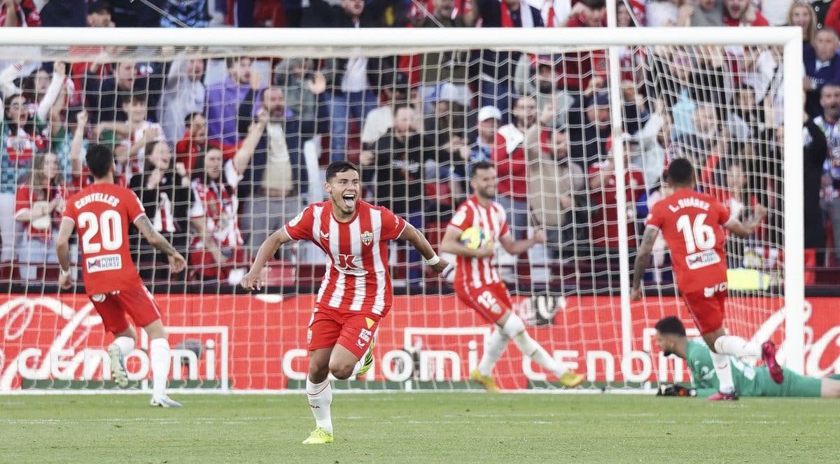 O Valencia foi derrotado pelo Almer&iacute;a e tamb&eacute;m superado na tabela, de volta &agrave; zona de rebaixamento