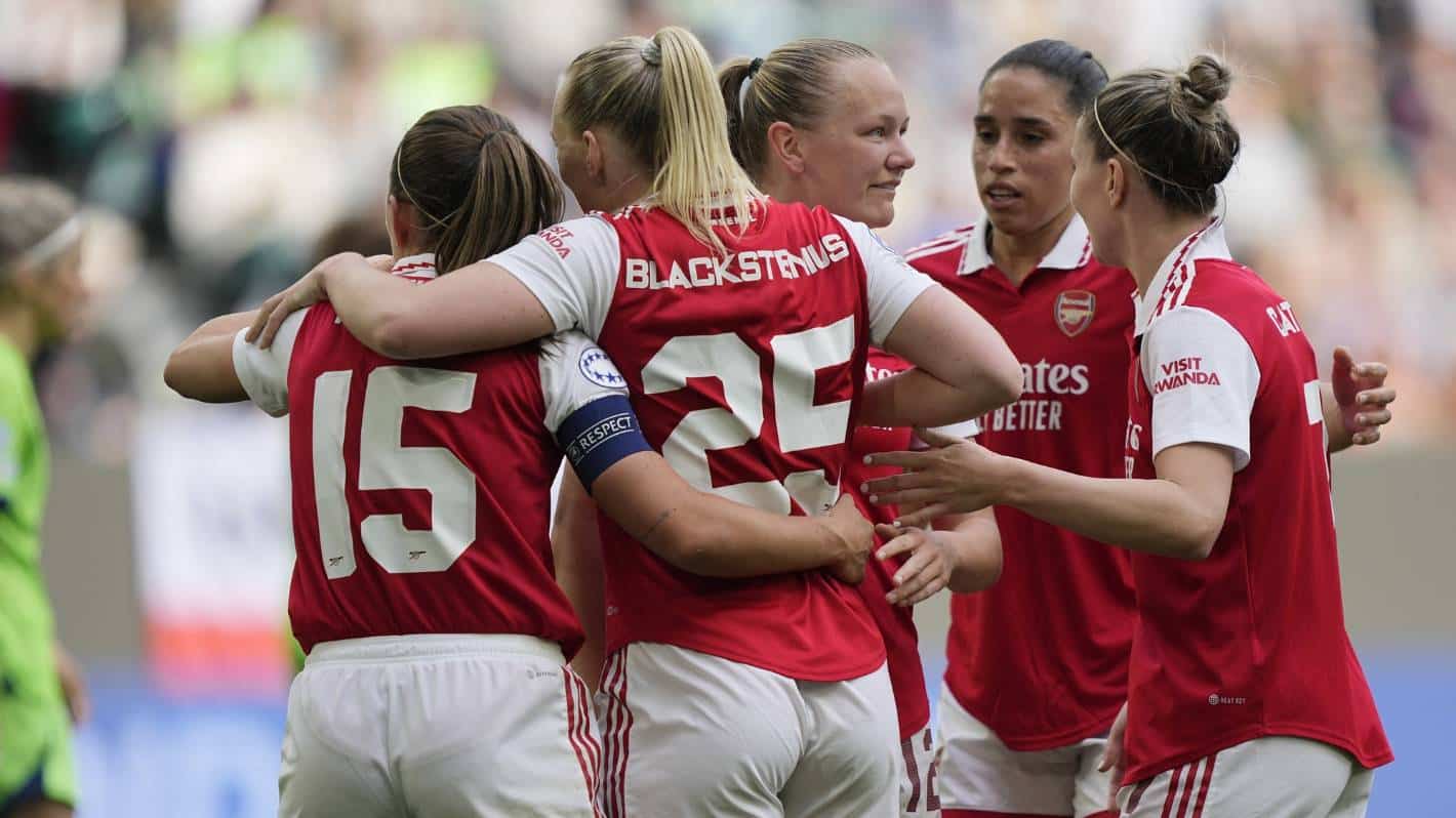 Time feminino do Arsenal precisou evacuar avi&atilde;o por inc&ecirc;ndio na turbina durante decolagem