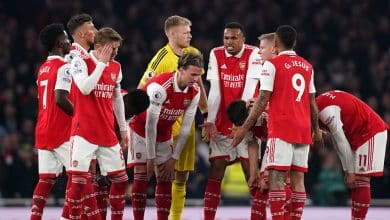 O Arsenal at&eacute; tentou novo milagre, mas trope&ccedil;ou contra o lanterna e abriu a porta para o City