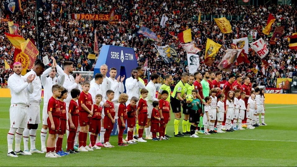 Roma e Milan faziam um jogo arrastado, mas que rendeu um final insano, com os gols do empate nos acréscimos