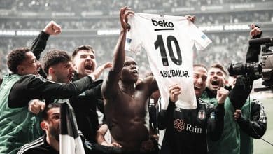 O Besiktas venceu de virada o cl&aacute;ssico contra o Galatasaray e incendiou a reta final do Campeonato Turco