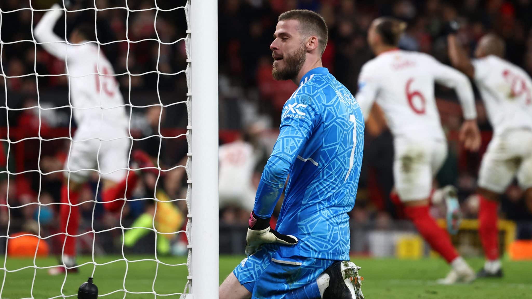 A m&iacute;stica &eacute; irresist&iacute;vel: com dois gols contra, Sevilla busca empate improv&aacute;vel em Old Trafford