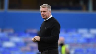 Sem uma solu&ccedil;&atilde;o permanente, Leicester aposta em Dean Smith para tentar evitar o rebaixamento