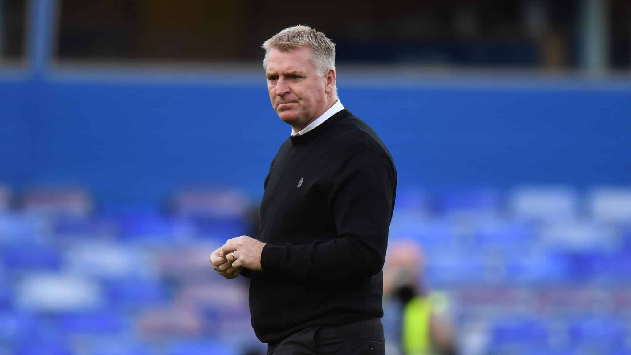 Sem uma solu&ccedil;&atilde;o permanente, Leicester aposta em Dean Smith para tentar evitar o rebaixamento