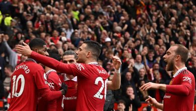 O United suou, mas cortou o embalo do Aston Villa e se consolidou no G-4 da Premier League ao lado do Newcastle