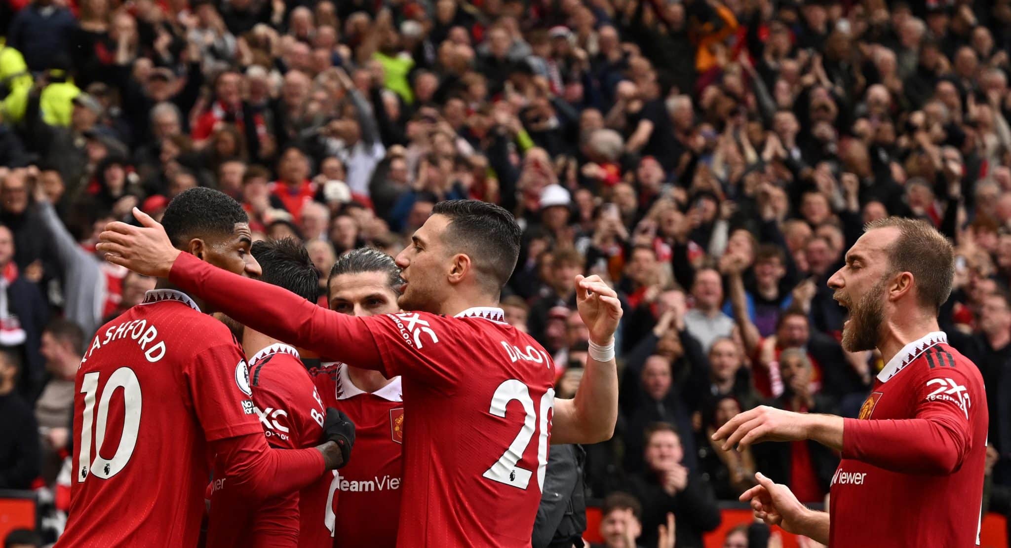 O United suou, mas cortou o embalo do Aston Villa e se consolidou no G-4 da Premier League ao lado do Newcastle