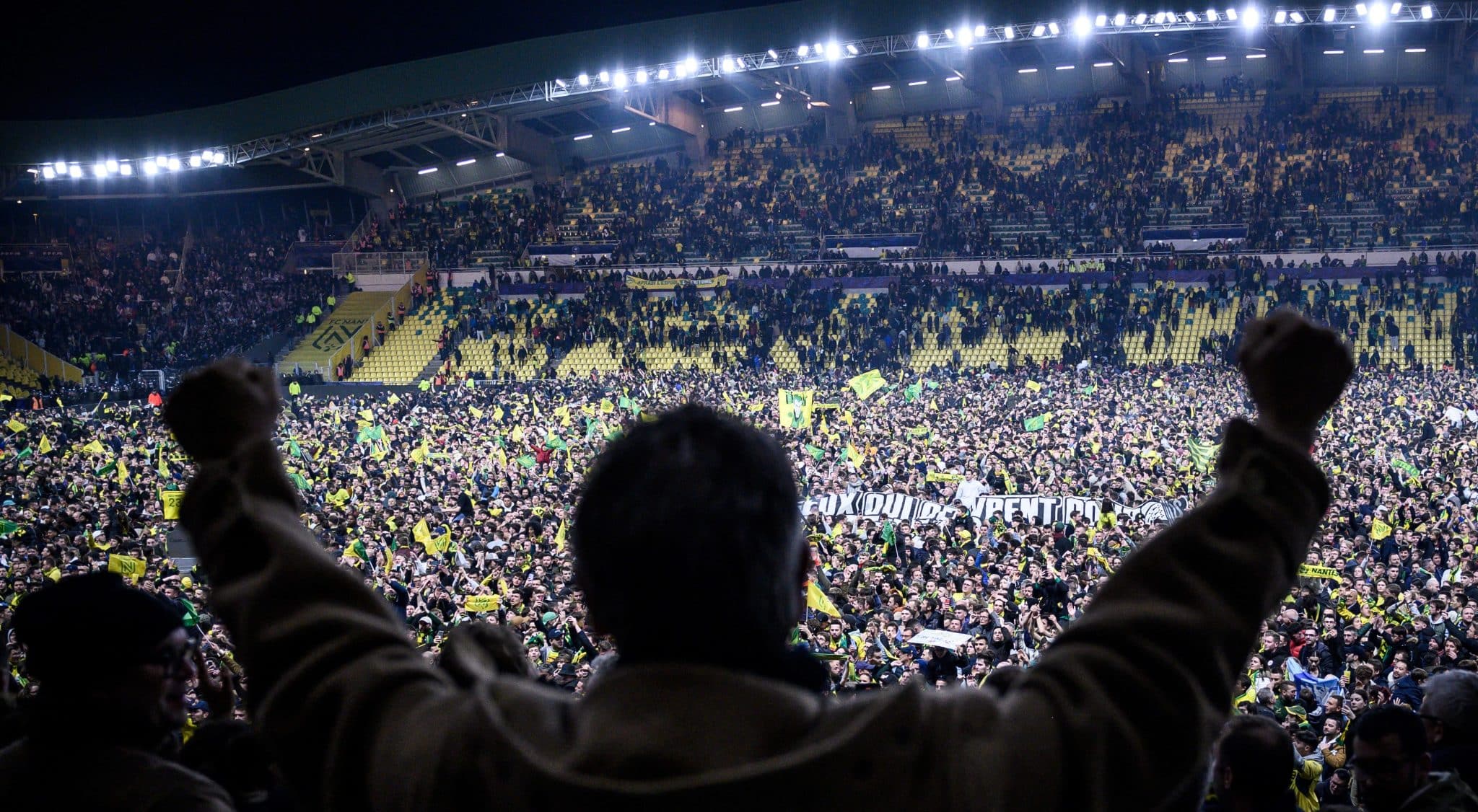 Com direito a uma massiva invas&atilde;o de campo, o Nantes vai &agrave; final da Copa da Fran&ccedil;a pelo segundo ano seguido