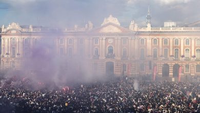 A torcida do Toulouse abarrotou a pra&ccedil;a principal da cidade na recep&ccedil;&atilde;o aos campe&otilde;es da Copa da Fran&ccedil;a
