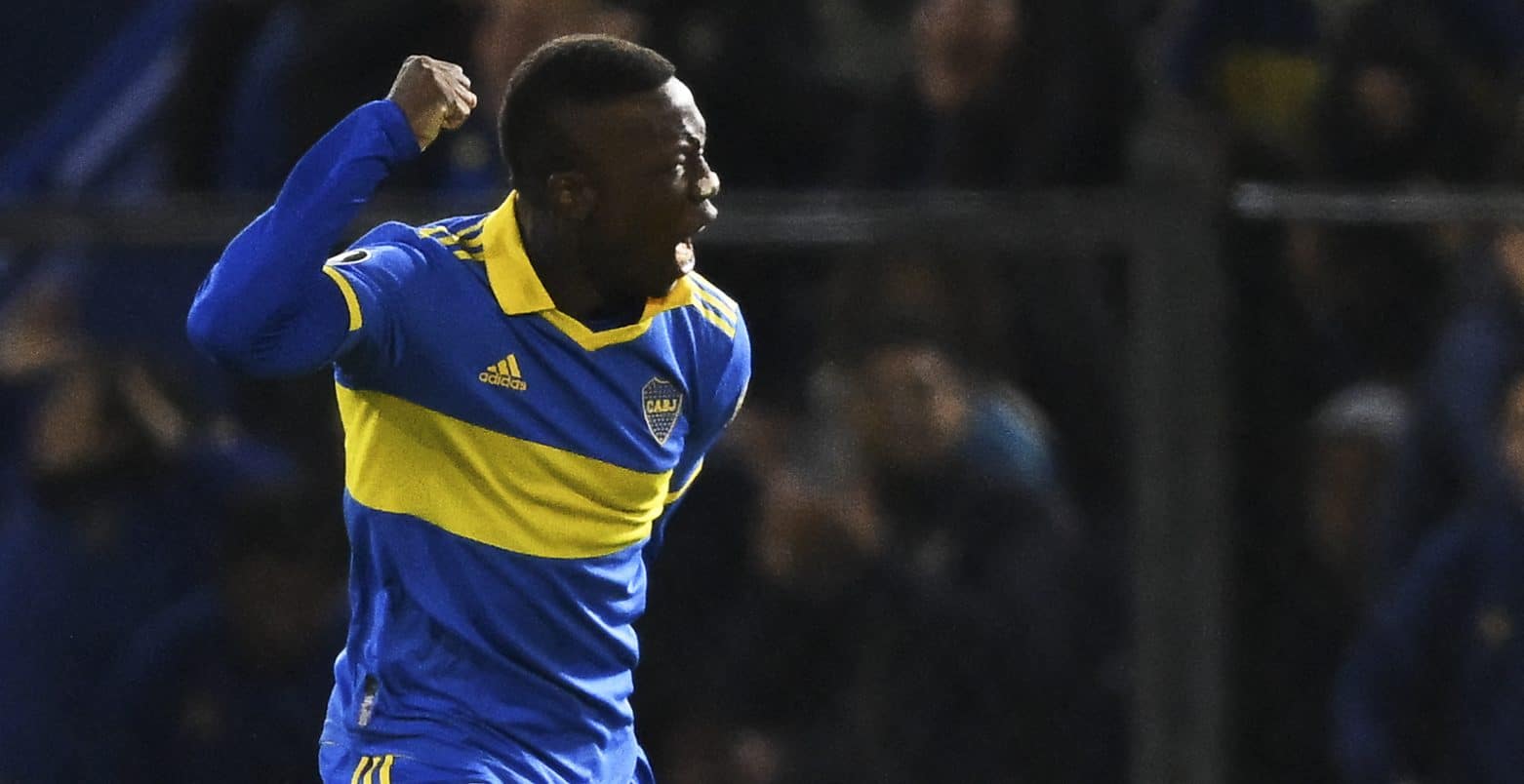 O Boca Juniors busca uma virada dram&aacute;tica, com gola&ccedil;o de Adv&iacute;ncula e tento decisivo aos 54 do 2&deg; tempo