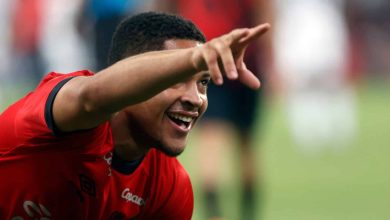 Num joga&ccedil;o com cara de mata-mata, Vitor Roque deu um choque imediato e Bento se agigantou para segurar o Galo