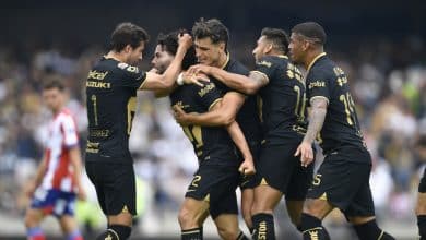 Com chap&eacute;u e depois uma finta dupla no giro, Huerta assinou uma obra de arte pelo Pumas