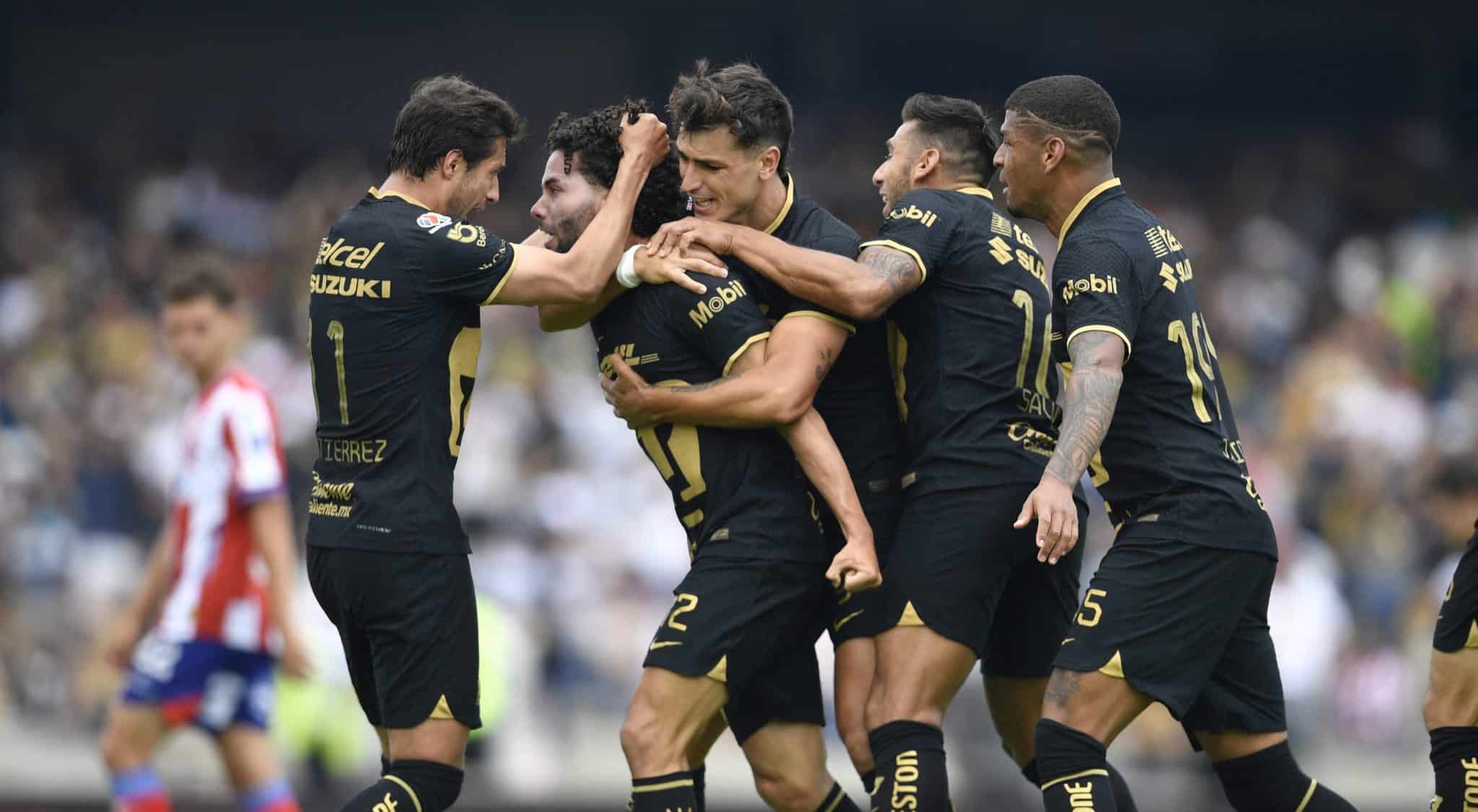 Com chap&eacute;u e depois uma finta dupla no giro, Huerta assinou uma obra de arte pelo Pumas