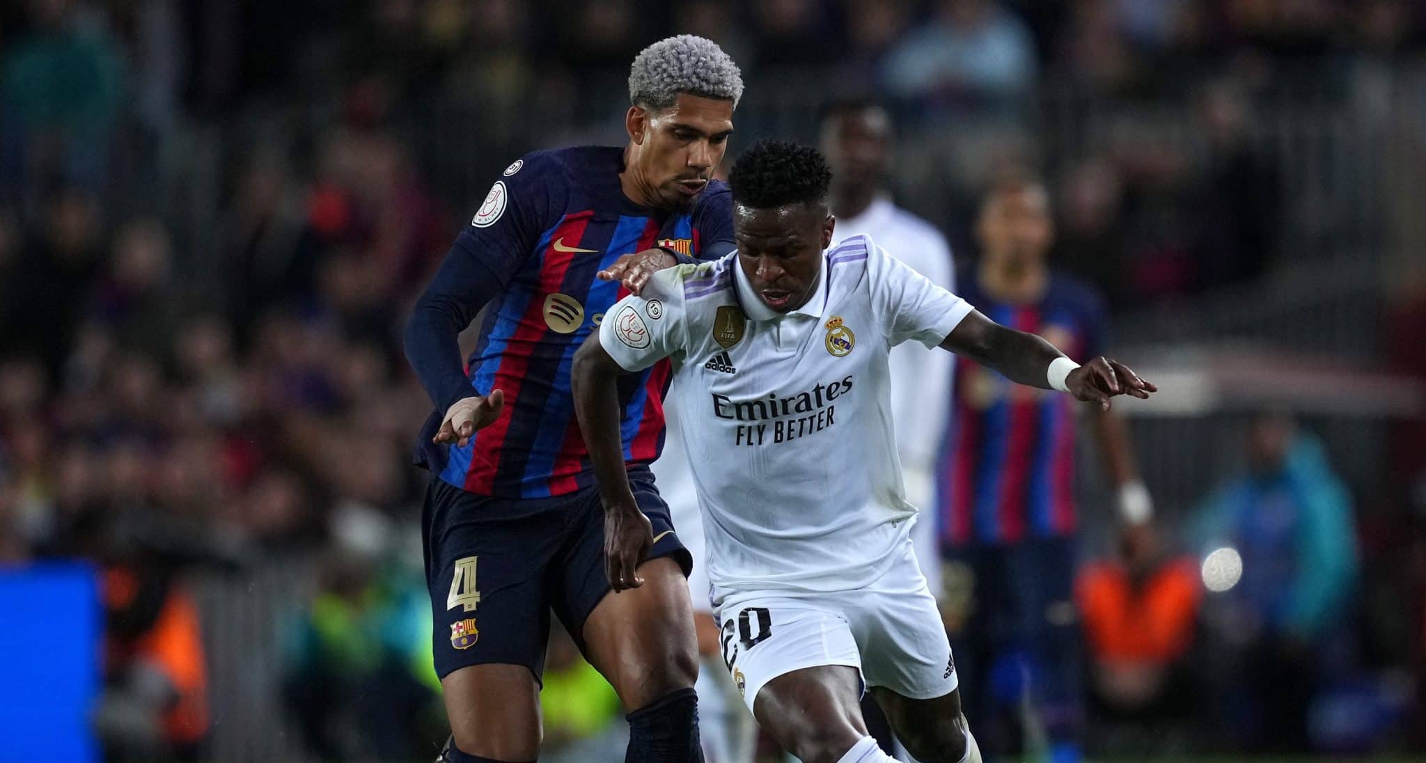 Araujo: &ldquo;Sempre digo que Vini &eacute; um grande jogador, mas melhorar&aacute; mais se puder se concentrar em jogar&rdquo;