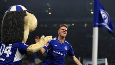 O Schalke desandou a marcar gols e atropelou o Hertha, num joga&ccedil;o vital pela sobreviv&ecirc;ncia na Bundesliga