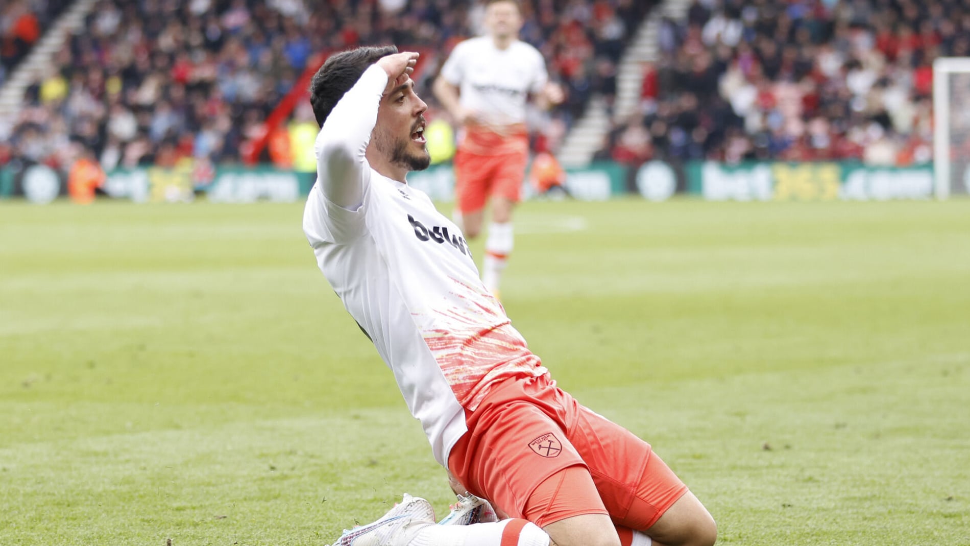 Fornals deu o famoso chute-escorpi&atilde;o para fechar a vit&oacute;ria enf&aacute;tica do West Ham com um gola&ccedil;o