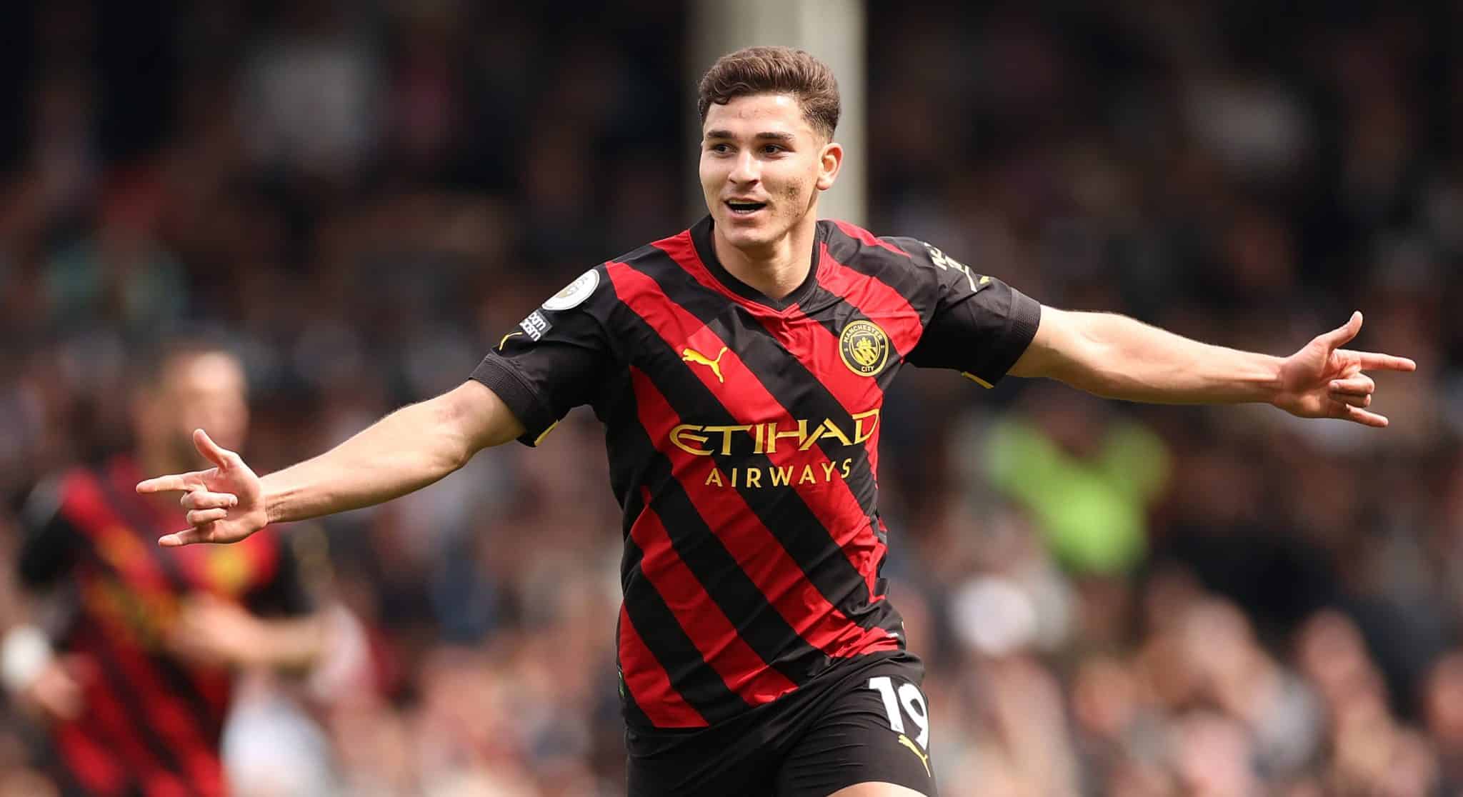 Haaland igualou o recorde, mas quem fez m&aacute;gica foi &Aacute;lvarez, num gola&ccedil;o que valeu vit&oacute;ria apertada e lideran&ccedil;a ao City