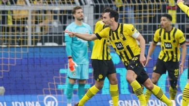 Desta vez o Borussia Dortmund n&atilde;o bobeou: goleou o Eintracht Frankfurt e &eacute; o novo l&iacute;der na Alemanha