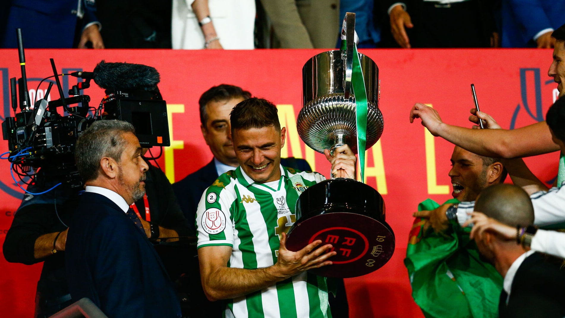 Sin&ocirc;nimo de Betis e seu maior jogador, Joaqu&iacute;n anuncia aposentadoria aos 41 anos