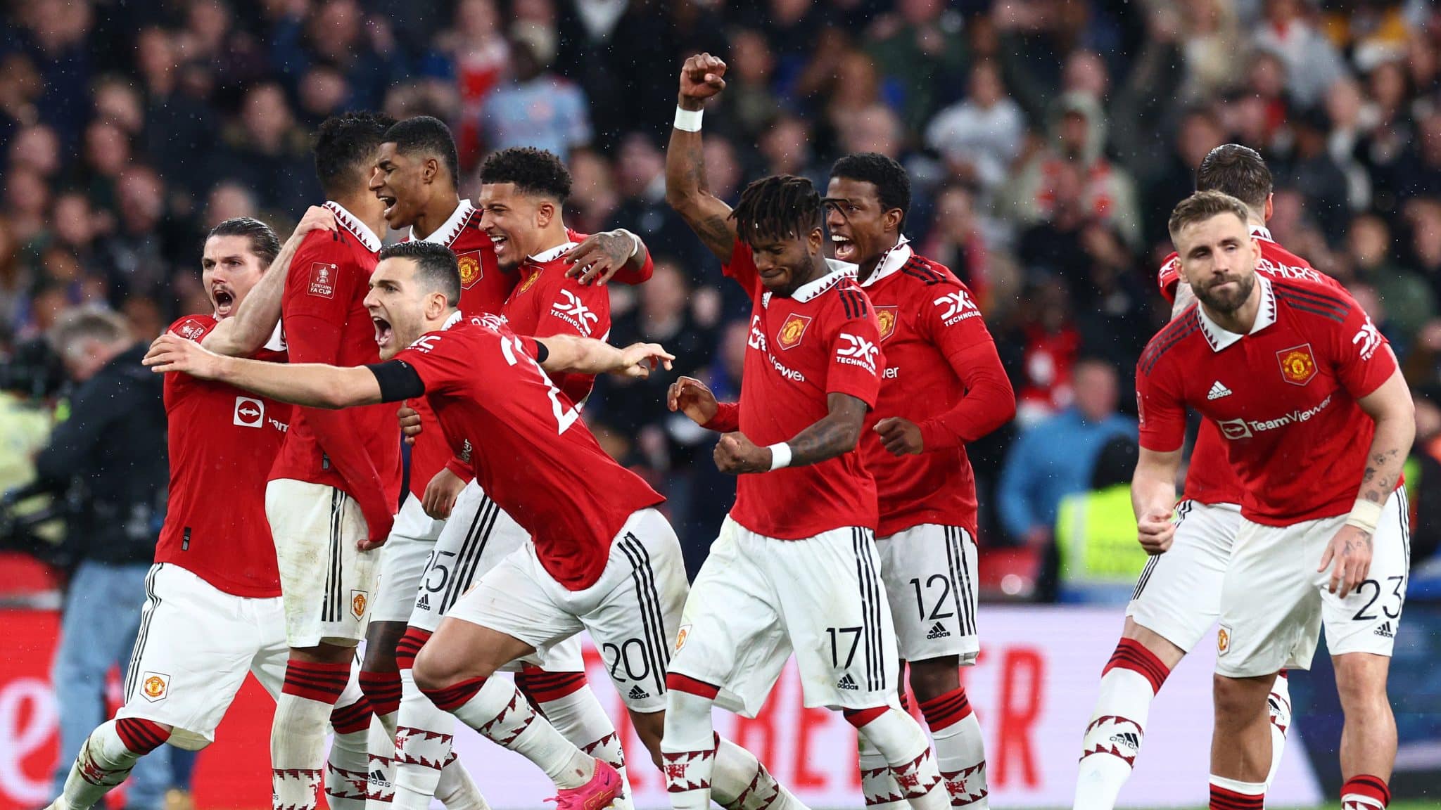 O Brighton tentou atrapalhar, mas a final da FA Cup ter&aacute; o seu primeiro cl&aacute;ssico de Manchester