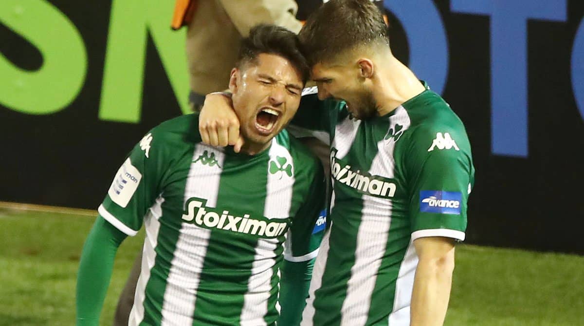 Numa atmosfera fant&aacute;stica, o Panathinaikos se imp&ocirc;s no d&eacute;rbi contra o Olympiacos e manteve a lideran&ccedil;a