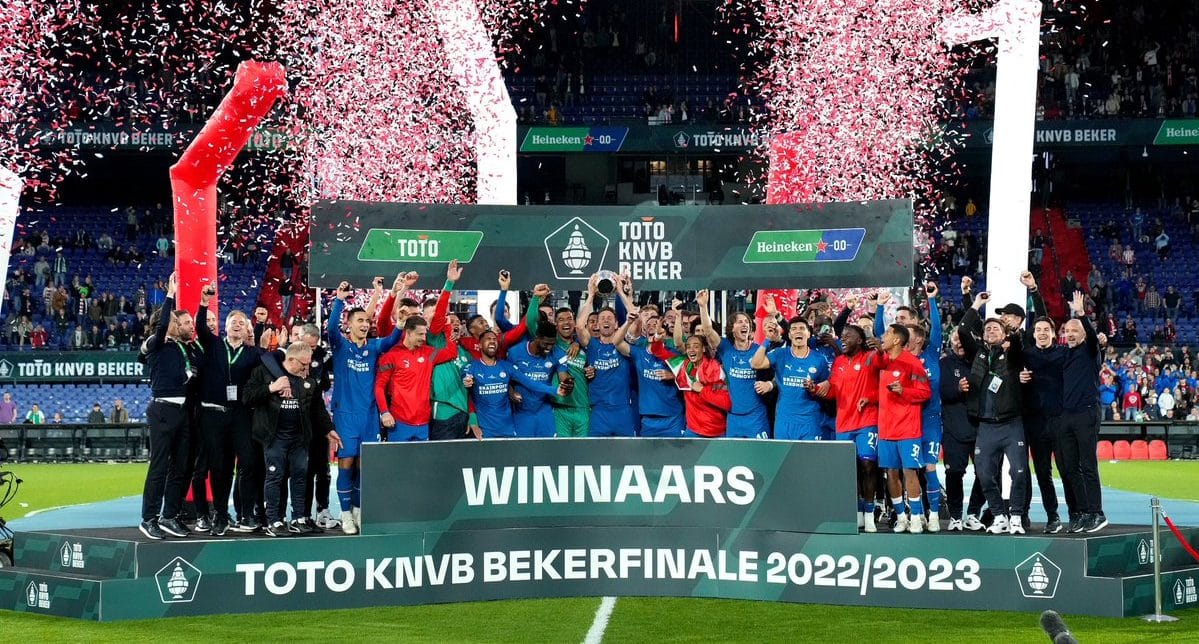 O PSV supera o Ajax na segunda final seguida e, nos p&ecirc;naltis, sela o bicampeonato da Copa da Holanda