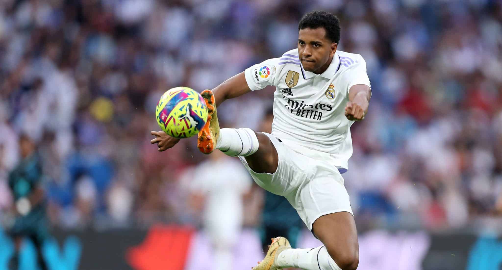 Rodrygo jogou o fino com um gola&ccedil;o e uma assist&ecirc;ncia absurda, em vit&oacute;ria do Real ainda com tripleta de Benzema