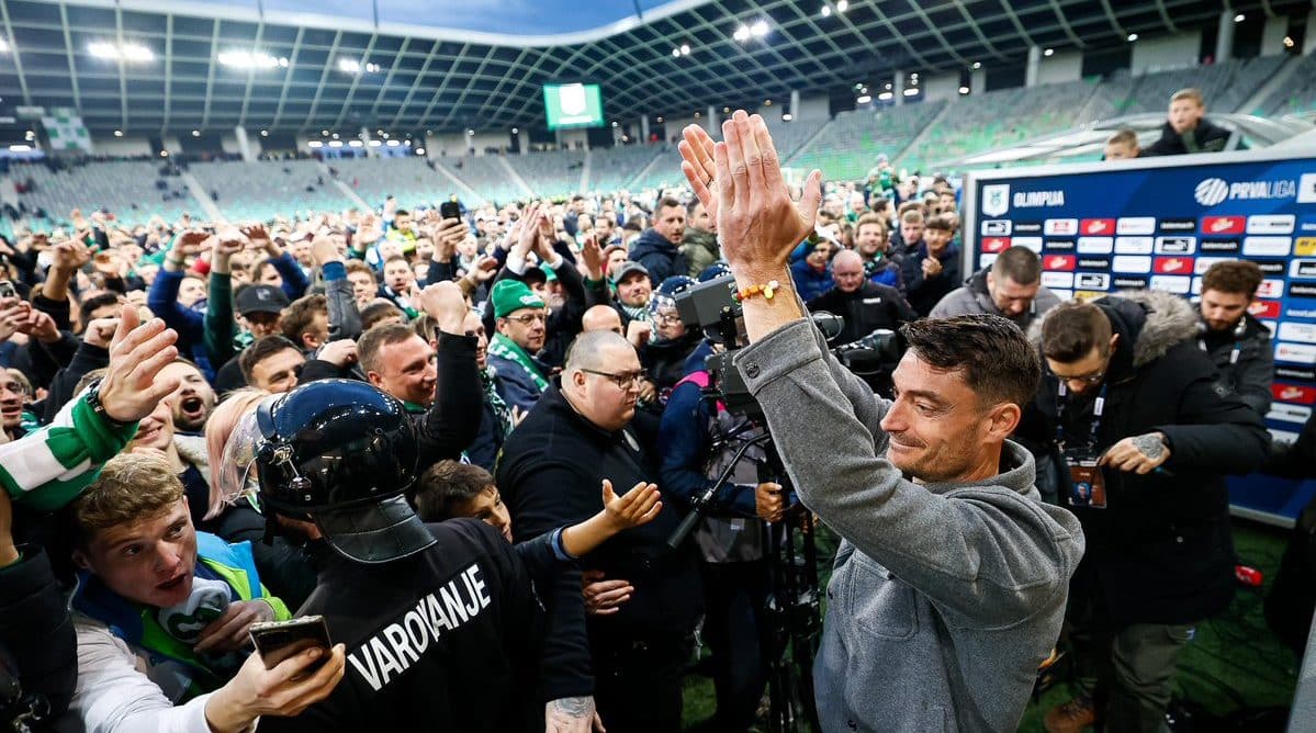 Riera chegou ao Olimpija escorra&ccedil;ado pelos ultras e terminou a temporada como campe&atilde;o esloveno