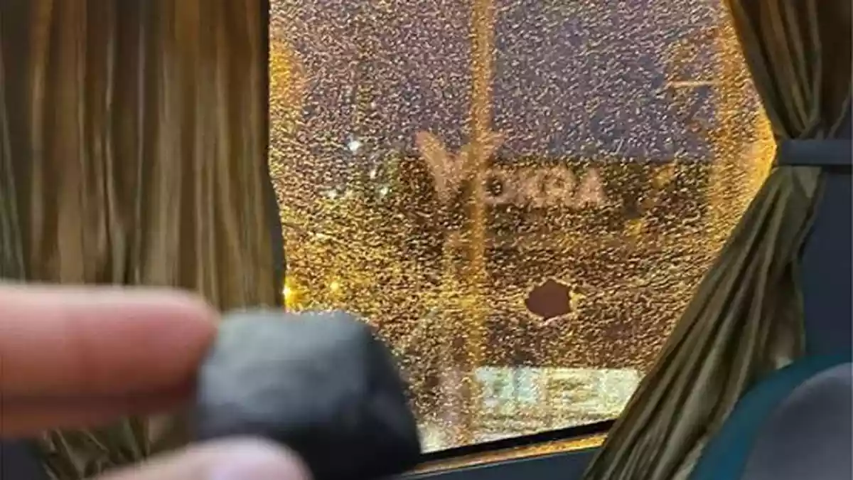 A estupidez da torcida do Tigre foi elevada ao quadrado, com o &ocirc;nibus do clube apedrejado por engano