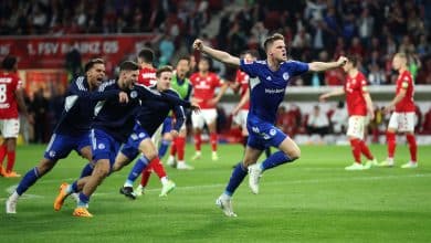 O Schalke se agiganta nas &uacute;ltimas rodadas e arranca um &eacute;pico 3&times;2 contra o Mainz aos 57 do 2&deg; tempo
