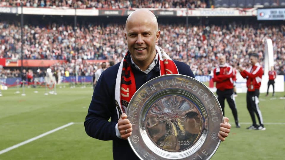 Arne Slot joga um balde de água fria no Tottenham: “Meu desejo é permanecer no Feyenoord”