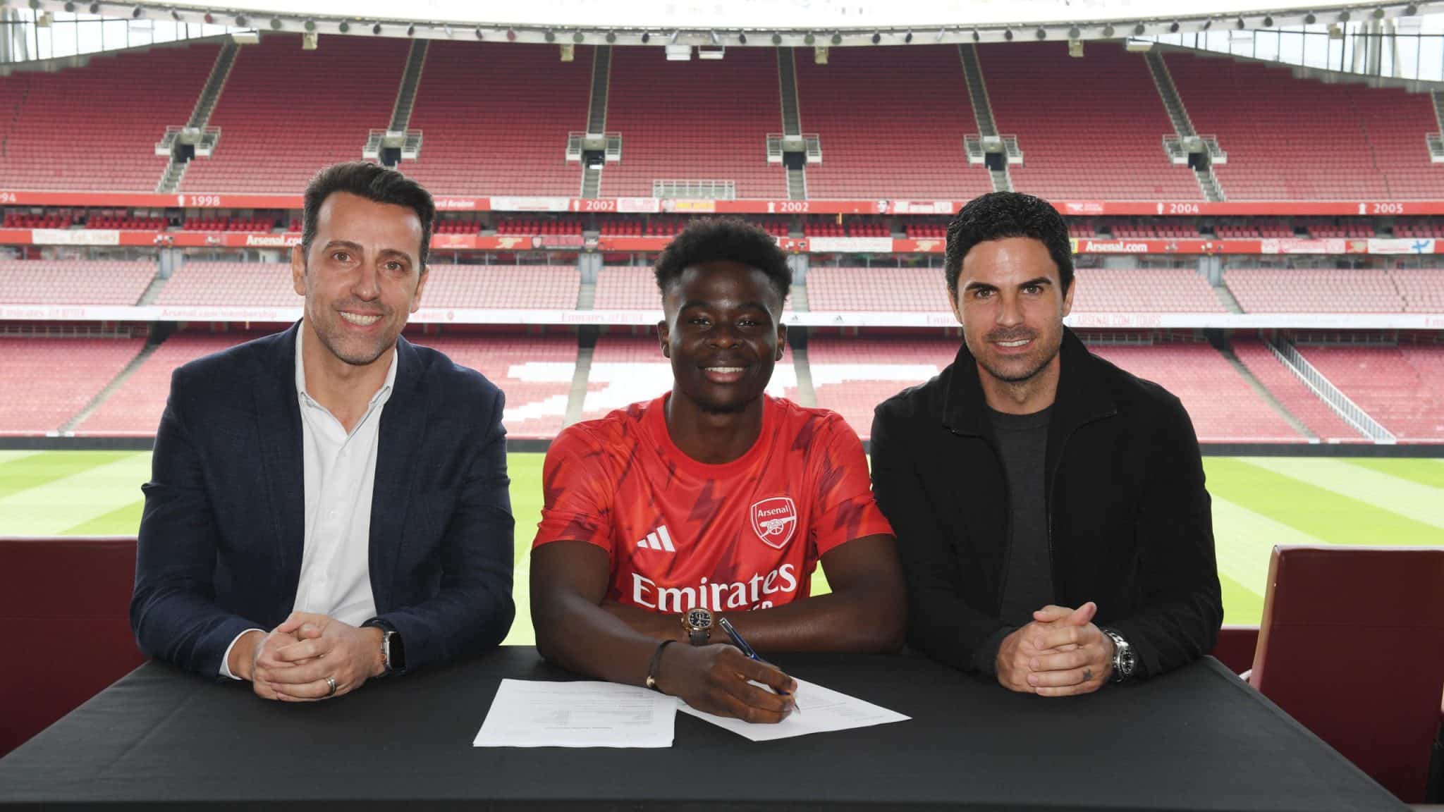 Uma &oacute;tima not&iacute;cia para o Arsenal: Bukayo Saka renova at&eacute; 2027