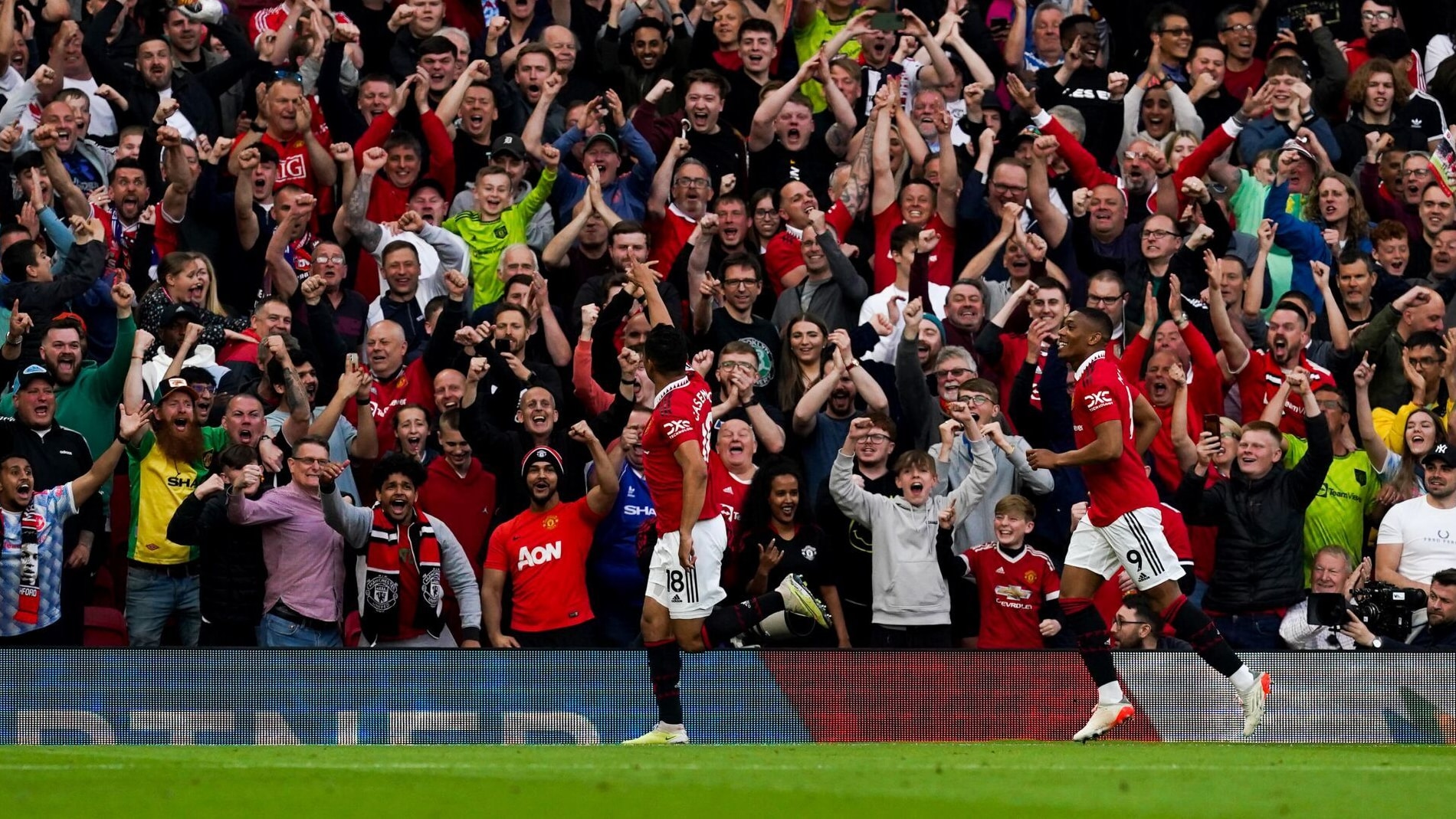 O Chelsea mal assustou, e o Manchester United passeou &agrave; goleada que o garante na pr&oacute;xima Champions League