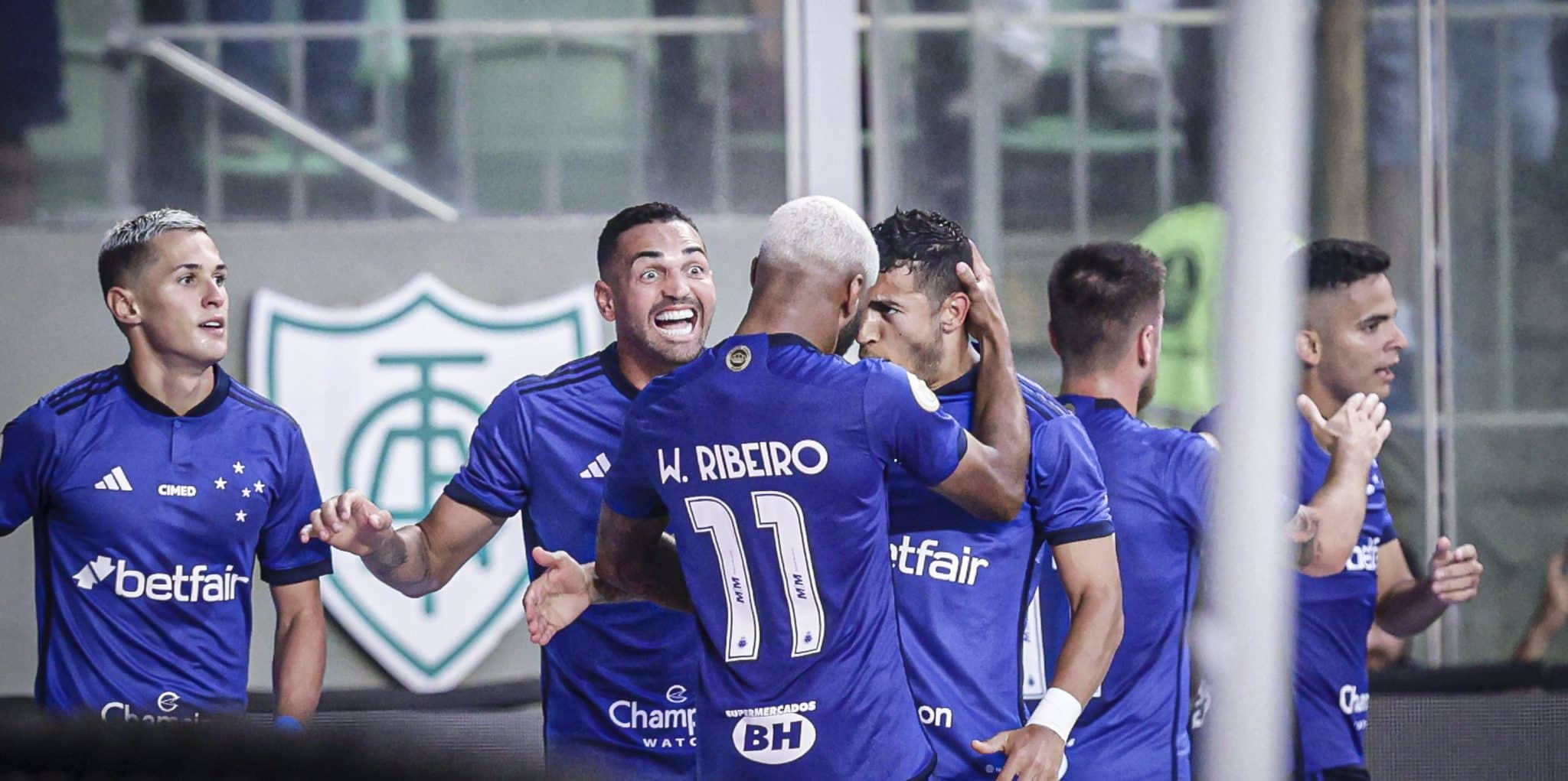 L&iacute;der, Cruzeiro de Pepa mostra solidez e supera o Santos em jogo franco no Independ&ecirc;ncia