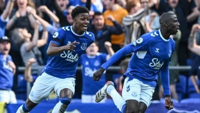 Everton se salva com gol de Doucour&eacute; e manda Leicester e Leeds para a Championship