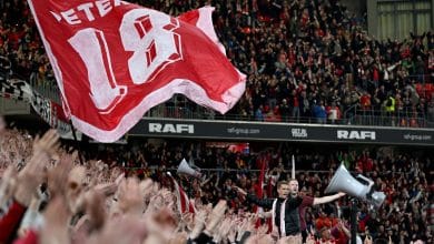 Prestes a se aposentar, Nils Petersen teve a despedida perfeita da torcida do Freiburg: com gol e emotivos tributos