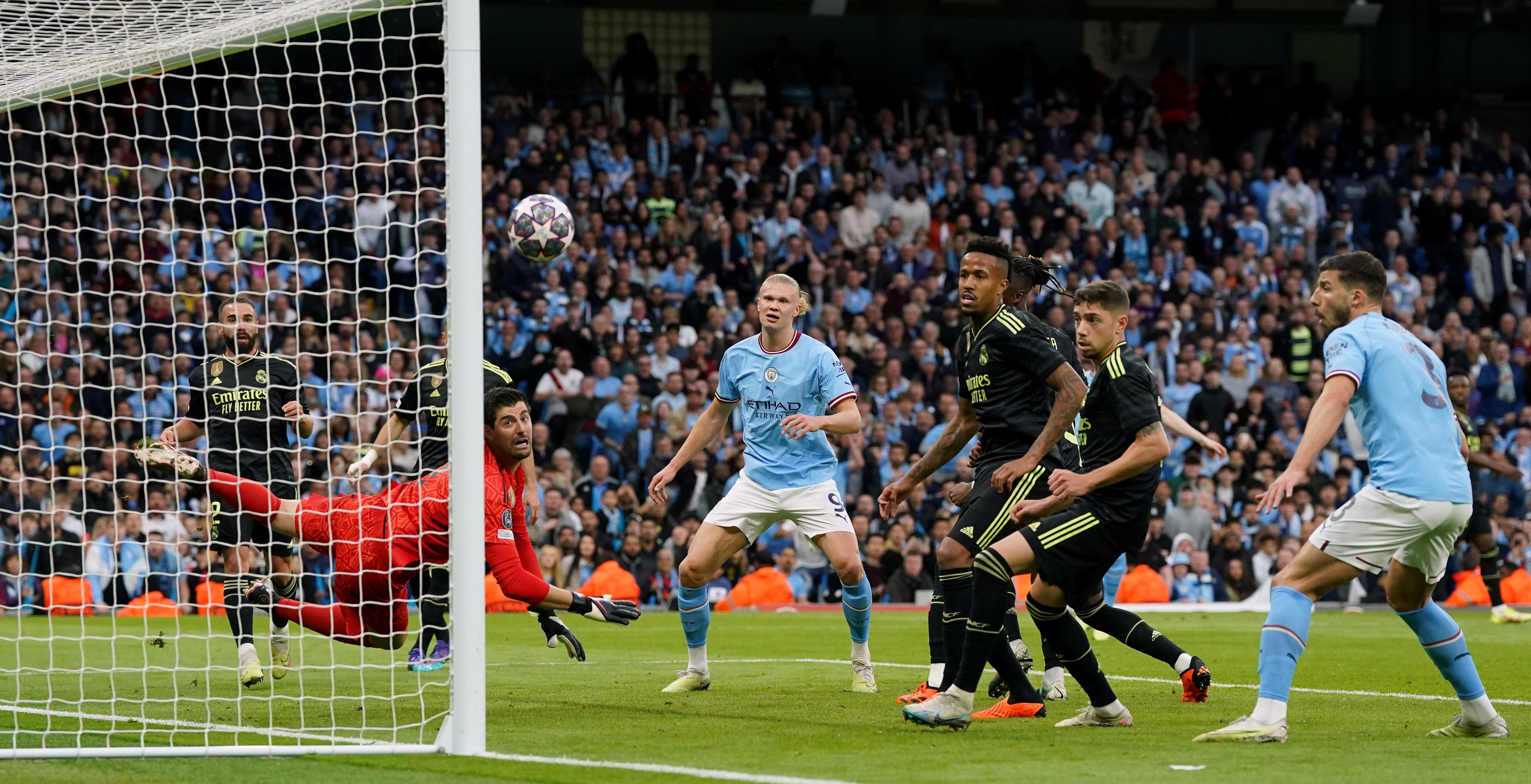 Enquanto Courtois beirou o surreal para evitar um massacre maior, Ederson tamb&eacute;m foi pontualmente importante &agrave; imposi&ccedil;&atilde;o do City