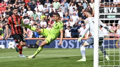 Casemiro anotou uma pintura em linda acrobacia e deixou o United bem perto da vaga na Champions