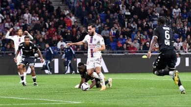 Cherki anotou um lindo gol pelo Lyon, mas foi um pecado que sua jogada&ccedil;a anterior n&atilde;o tenha acabado nas redes
