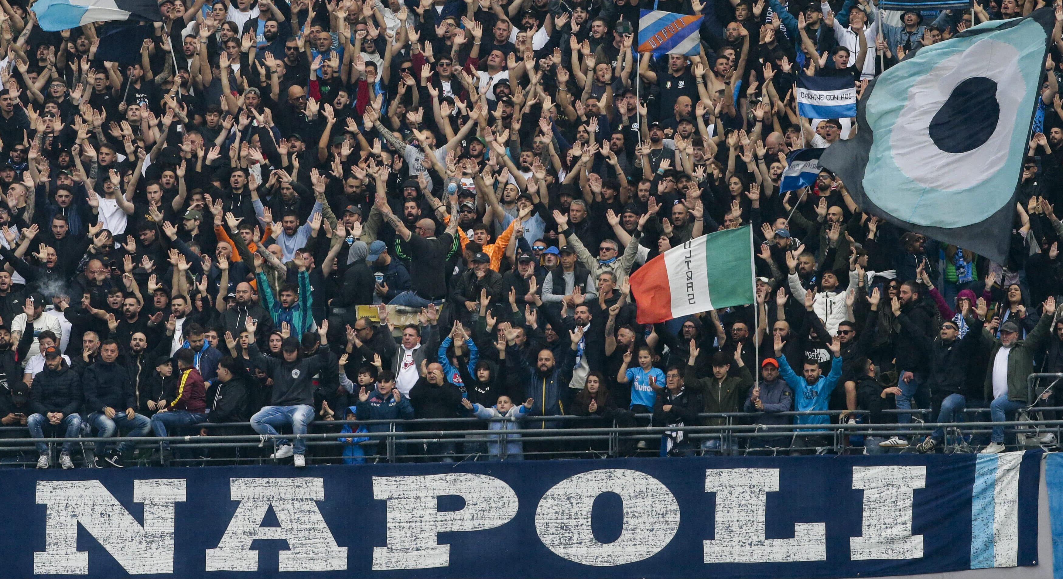 O Napoli mostrou quem &eacute; o campe&atilde;o e venceu a Inter, com direito a um gola&ccedil;o de Di Lorenzo