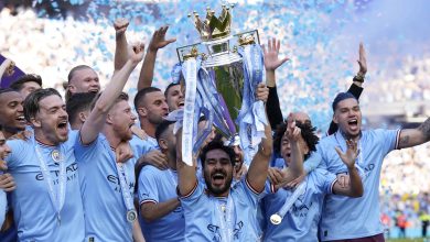 Uma cole&ccedil;&atilde;o de imagens da festa do Manchester City ao receber a ta&ccedil;a da Premier League