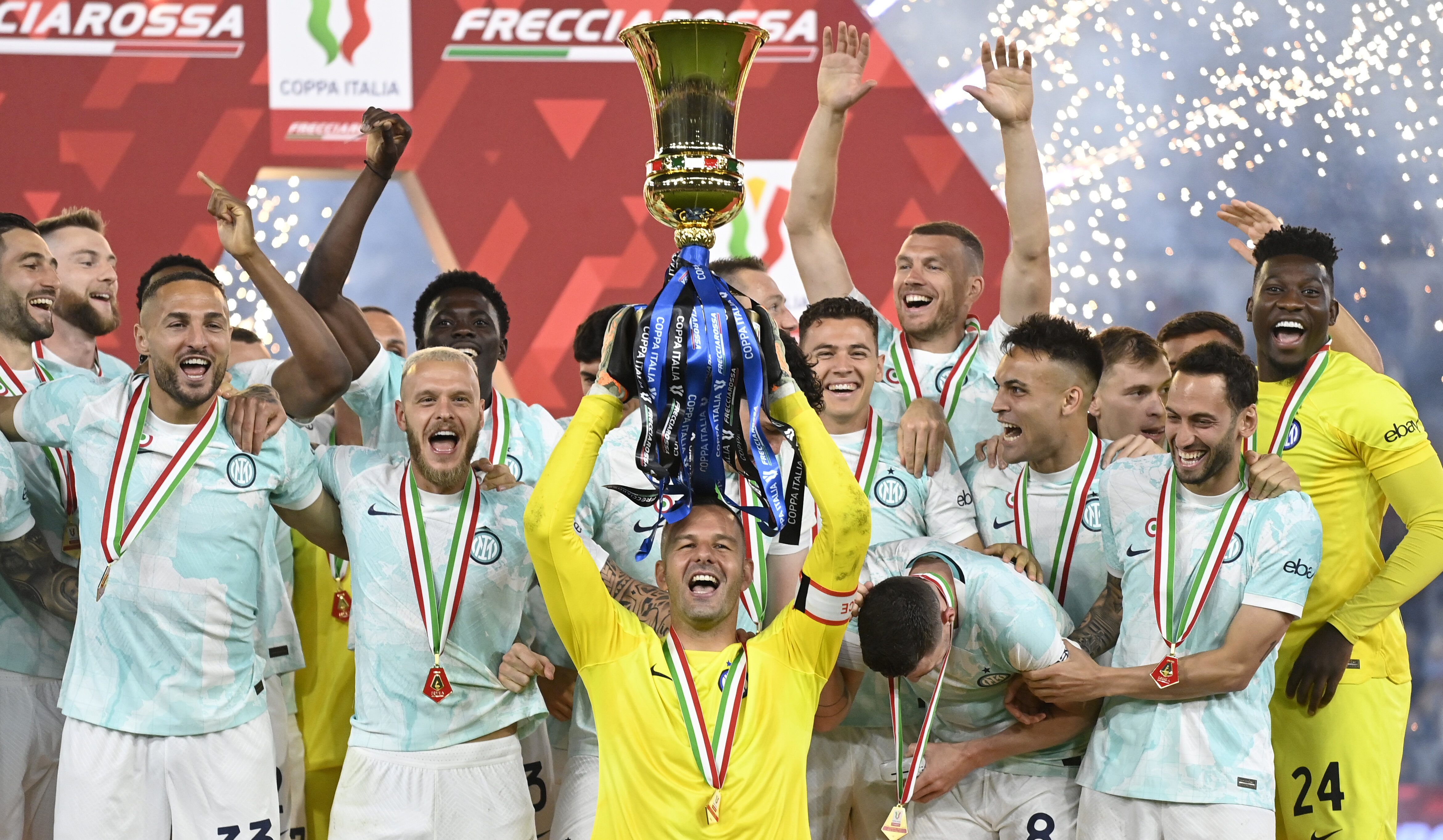 A conquista da Copa da It&aacute;lia serviu para exaltar o tamanho da hist&oacute;ria que Handanovic tem na Inter