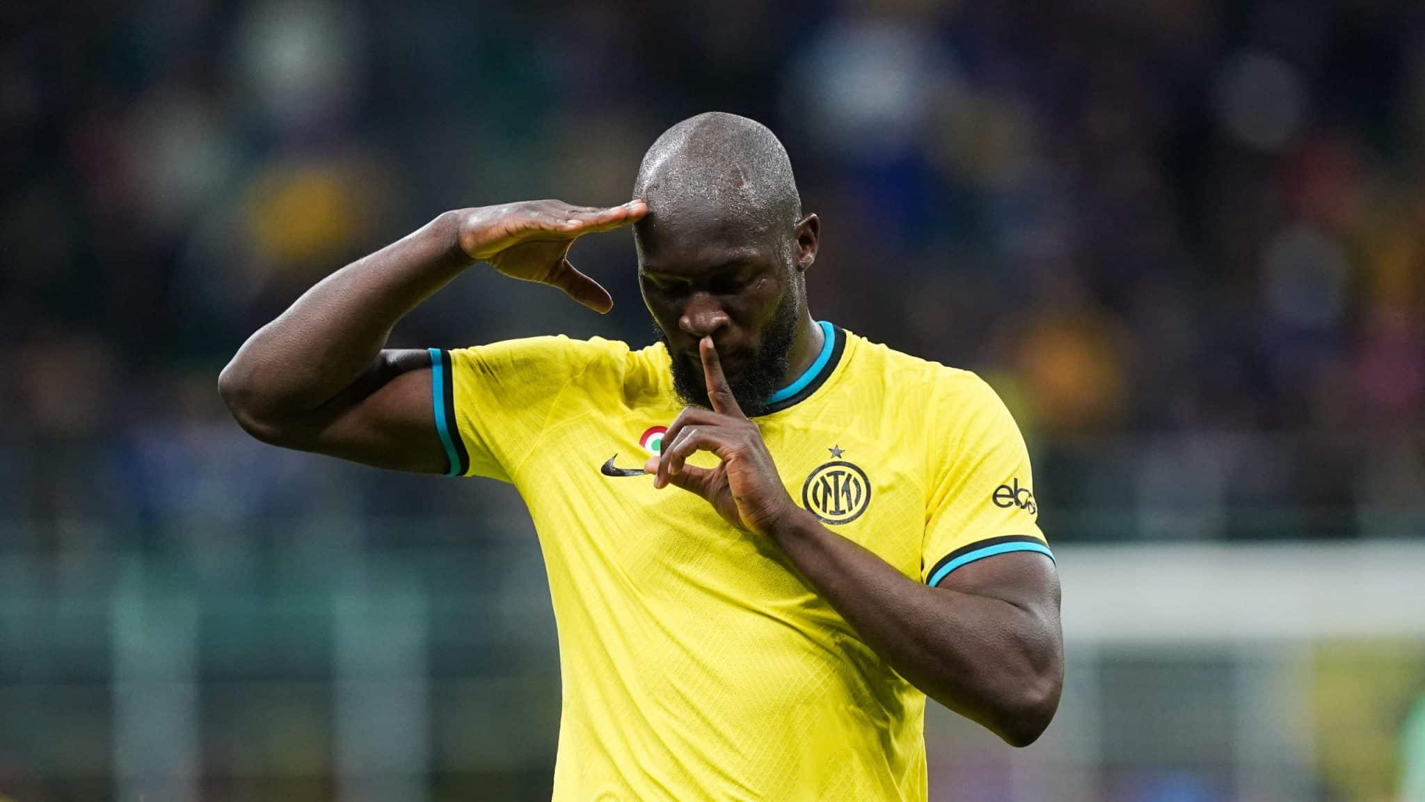 Lukaku comemora seu anivers&aacute;rio com dois gols e ajuda Inter a manter embalo contra o Sassuolo