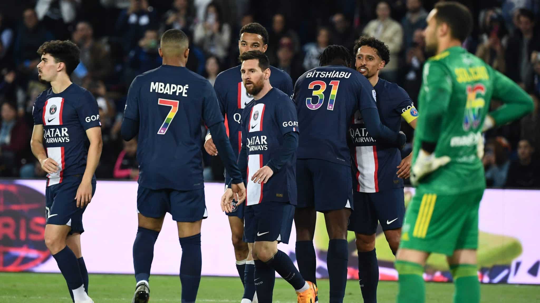 Vaias para Messi, goleada e cenas lament&aacute;veis marcaram a vit&oacute;ria do PSG sobre o Ajaccio