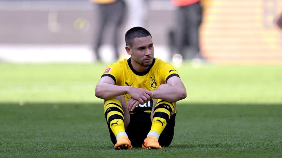 Raphael Guerreiro dá adeus ao Dortmund: “Esta despedida é a mais dura da minha carreira”