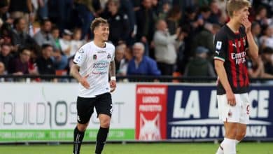 Milan se complica ao perder do Spezia, que respira na briga contra o rebaixamento