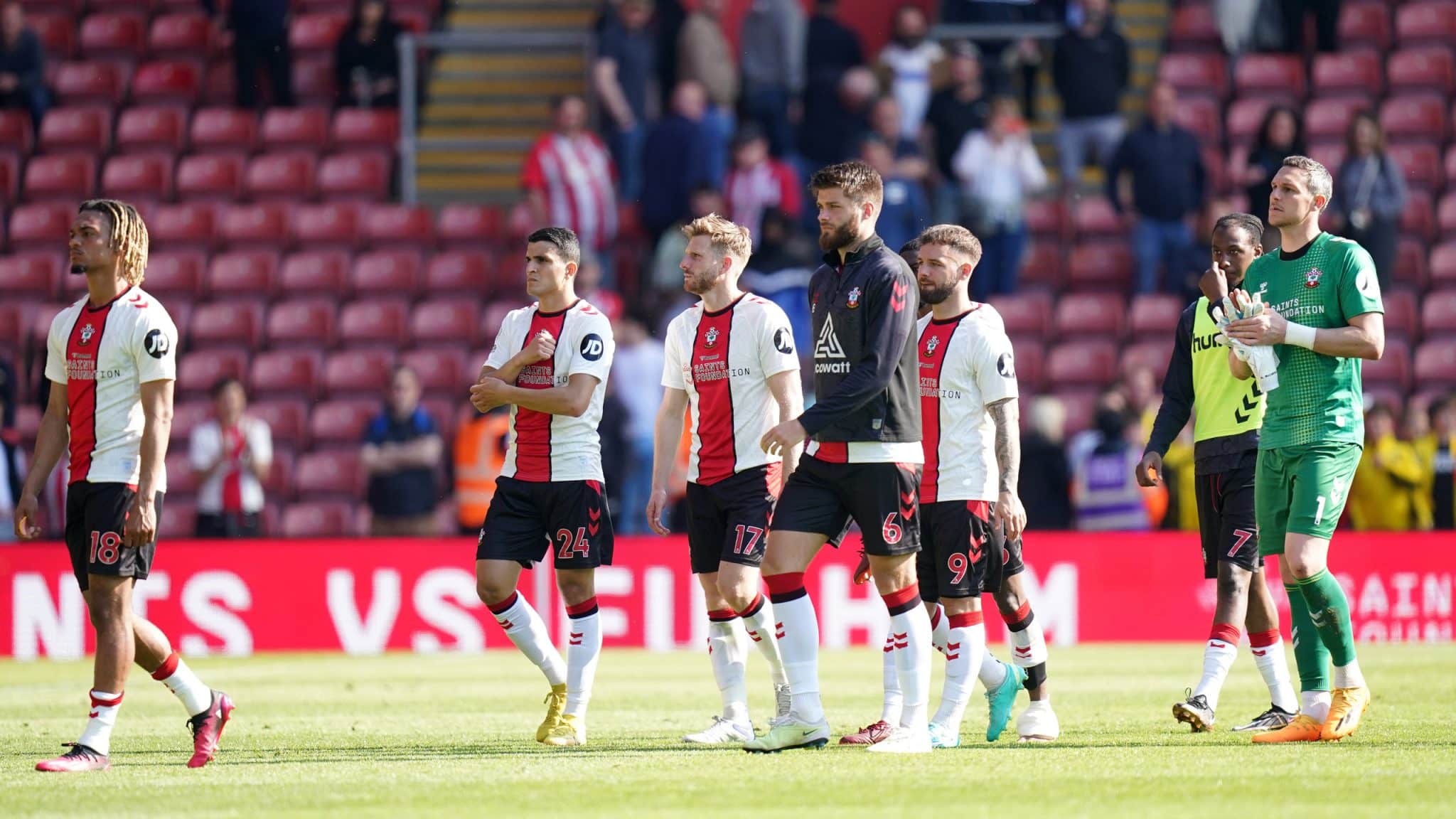Rebaixamento do Southampton vinha se desenhando h&aacute; alguns anos e agora clube precisa tomar decis&otilde;es dif&iacute;ceis