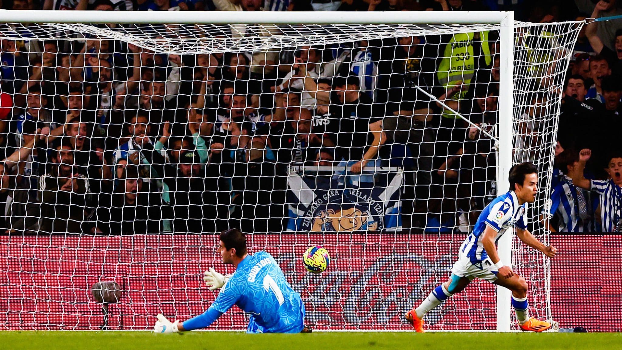 Real Sociedad aproveita um Real Madrid desmotivado para vencer e ficar perto da vaga na Champions