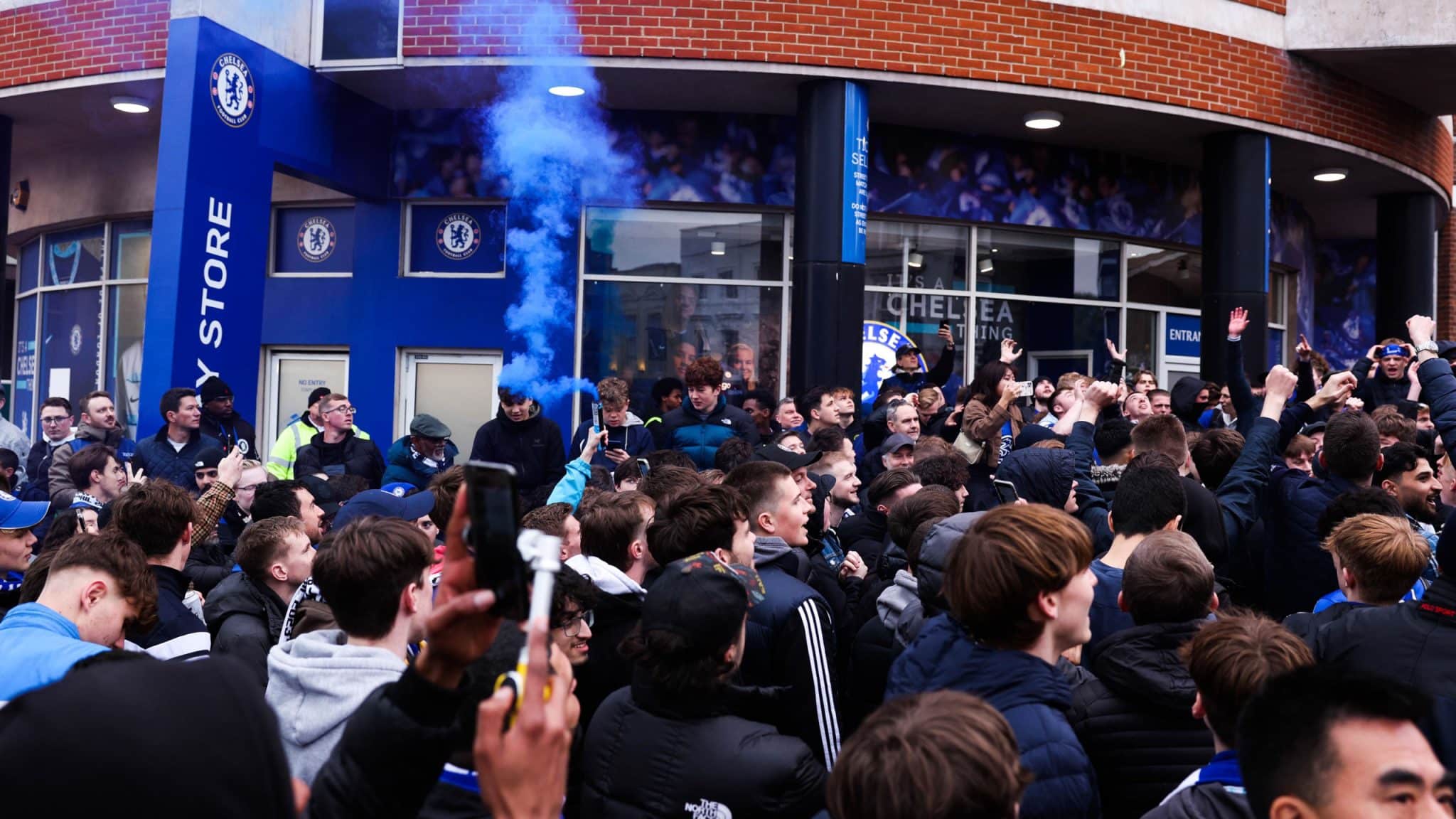 Em temporada ruim em campo, Chelsea congela pre&ccedil;os dos ingressos de temporada para 2023/24